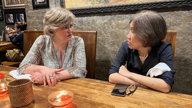 Two women visiting in a coffee shop